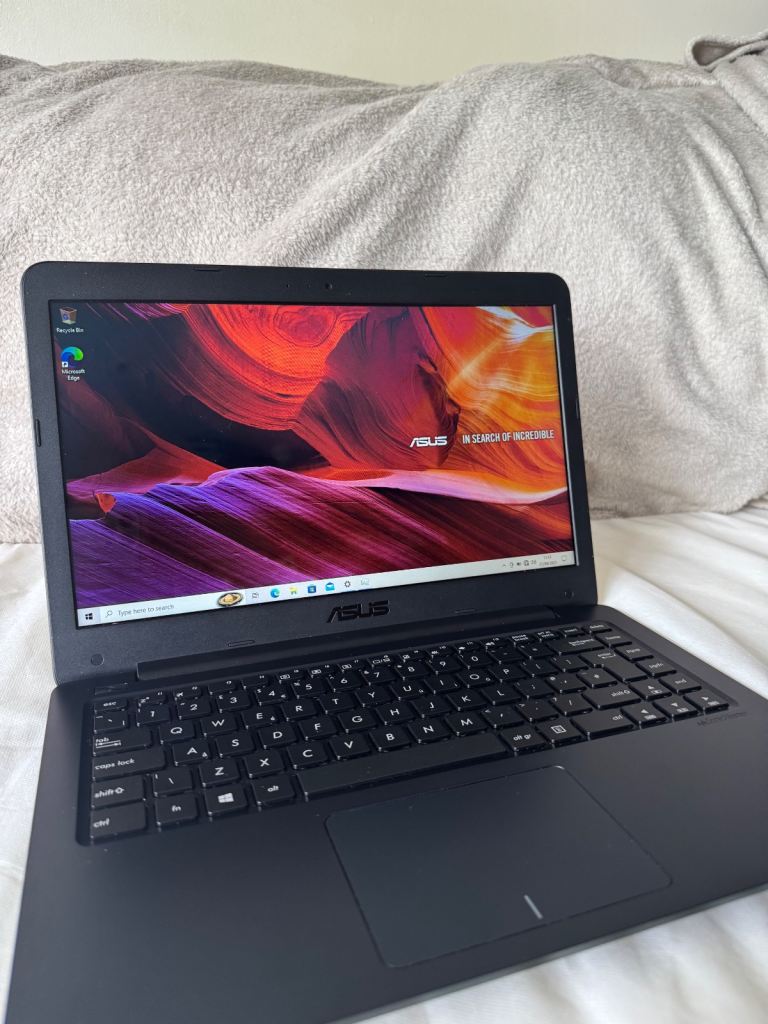 ASUS VivoBook 14 Laptop - AMD E2-7015 4GB RAM, 64GB SSD, Windows 10 Home Laptop