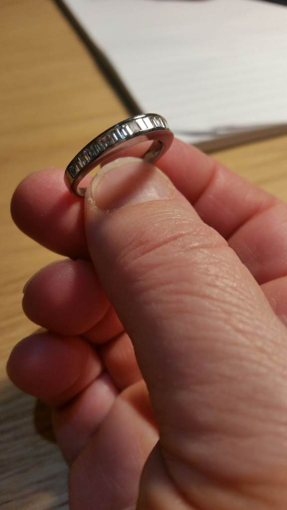 18carat white gold diamond ring size P. 5