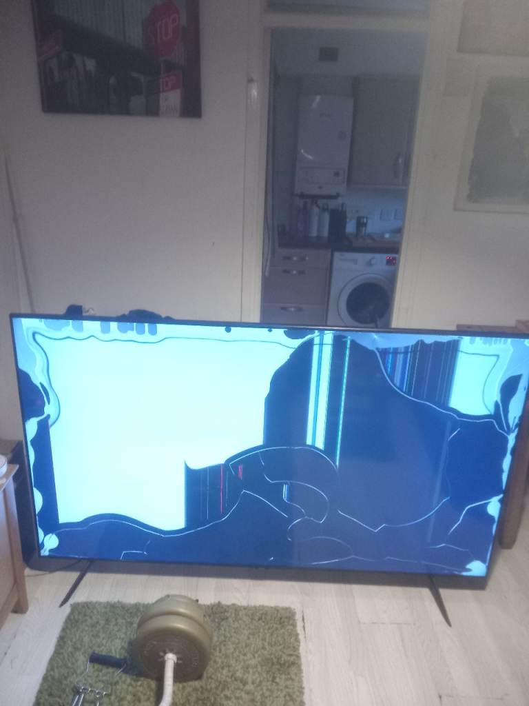 Large Black TV with Damaged Screen – Spares or Repair