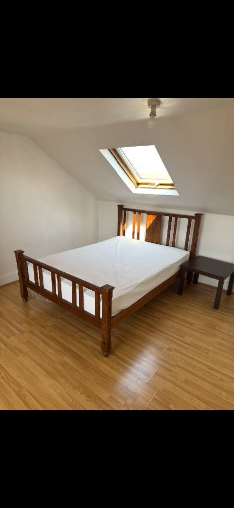 A large en-suite room