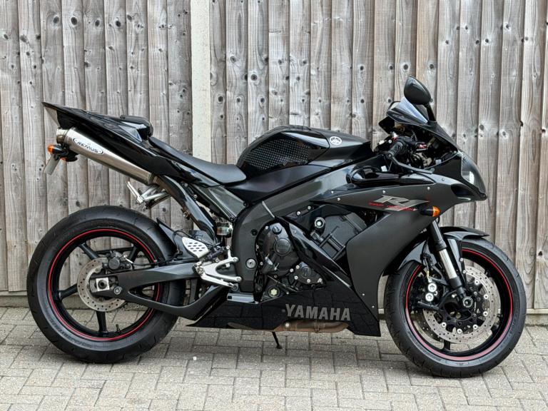 YAMAHA YZF R1 2006 (56) SUPER SPORT + VERY CLEAN + REMUS EXHAUST