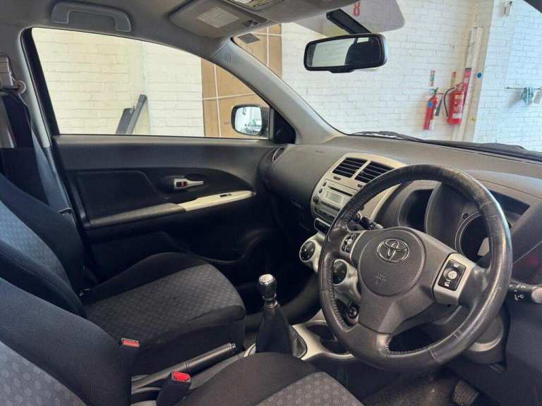 Toyota, URBAN CRUISER, Hatchback, 2009, Manual, 1329 (cc), 5 doors