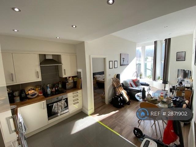 1 bedroom flat in Otley Road, Leeds, LS16 (1 bed) (#2871902)