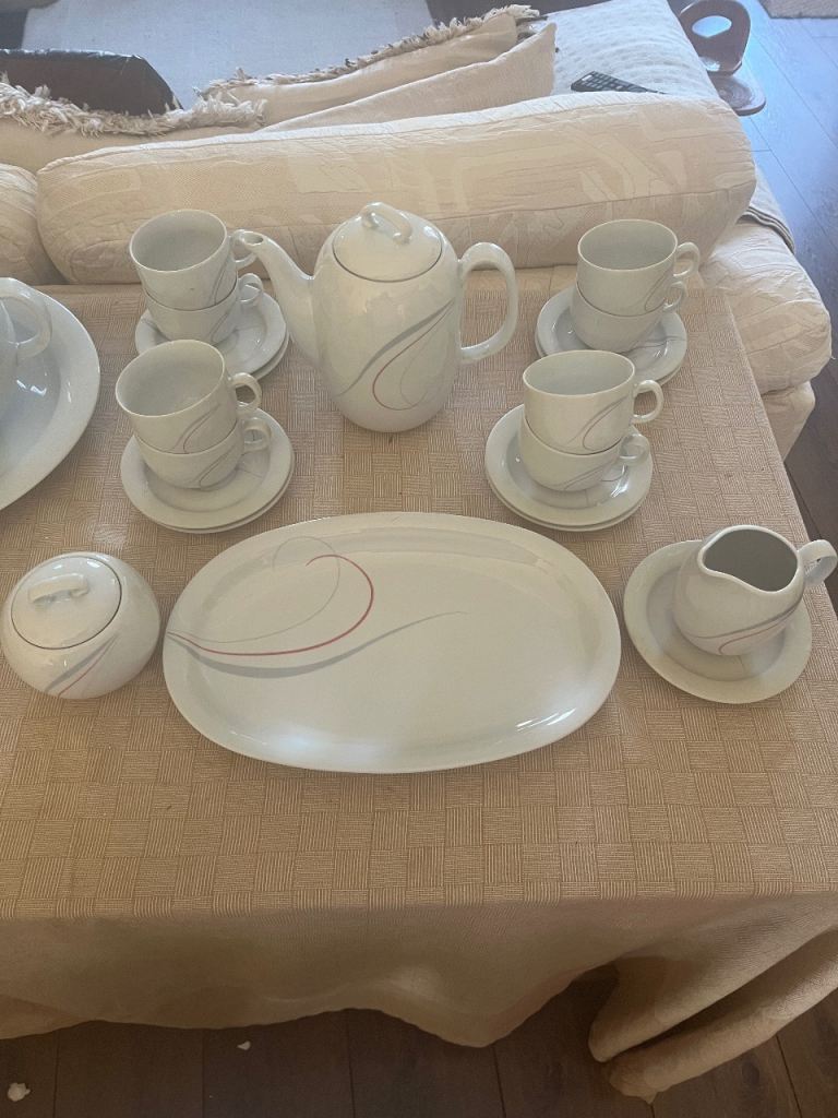 White Ceramic Tea set – Excellent Condition