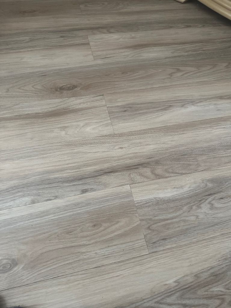Flooring  click vinyl 