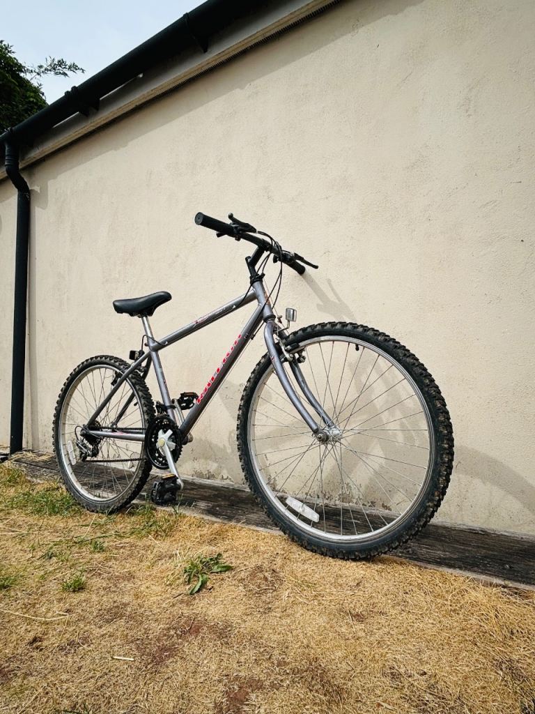 RALEIGH BIKE IN GREAT CONDITION 