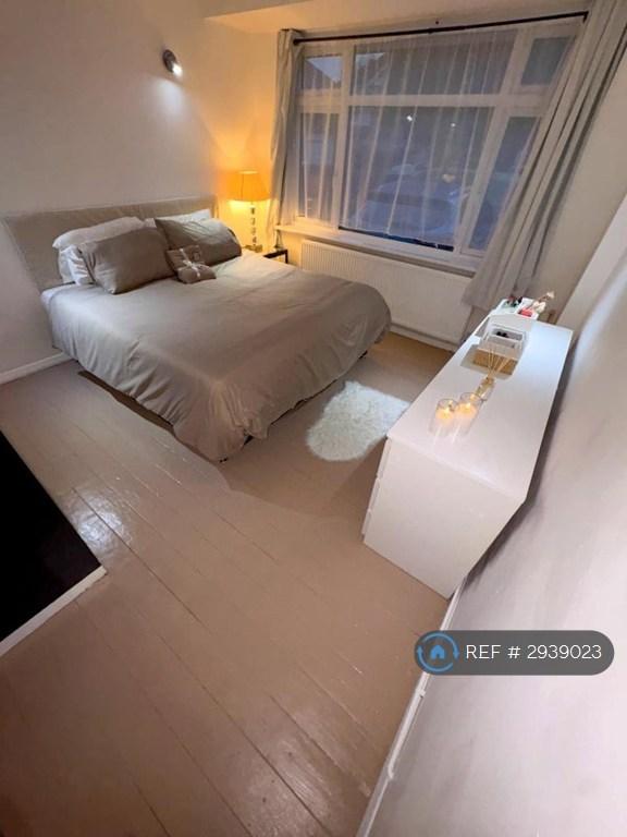 1 bedroom in Empire Road, Greenford, UB6 (#2939023)