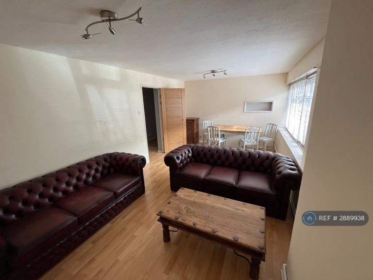 3 bedroom flat in Barcombe Avenue, Streatham Hill, SW2 (3 bed) (#2889938)