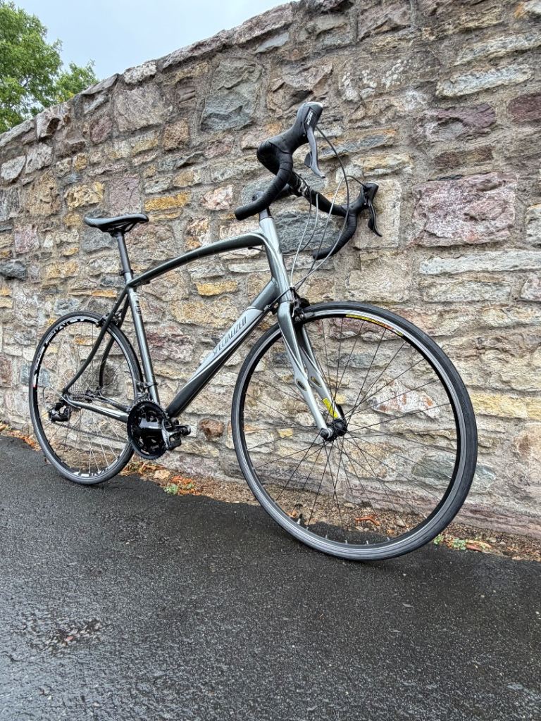 SPECIALIZED XL ROAD BIKE IN EXCELLENT CONDITION 