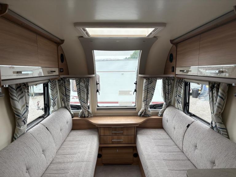 BAILEY PEGASUS GT70 GENOA - 2 BERTH CARAVAN WITH END WASHROOM AND MOTORMOVER