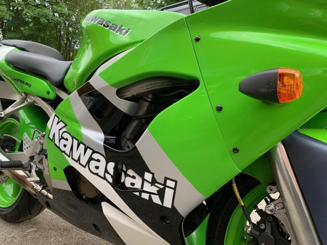 Kawasaki ZX9R-C2 NINJA (FUTURE CLASSIC MOTORCYCLE) 23740 MLS