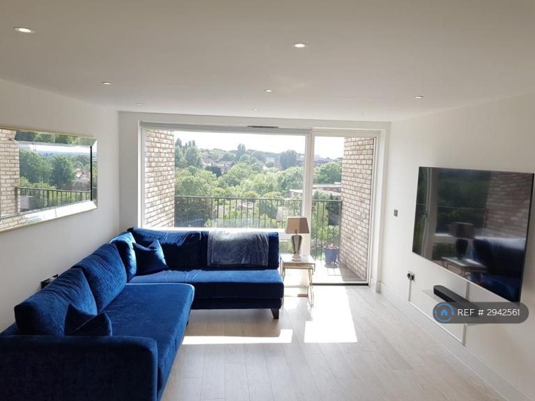 2 bedroom flat in Abbotsford Court, London, NW10 (2 bed) (#2942561)