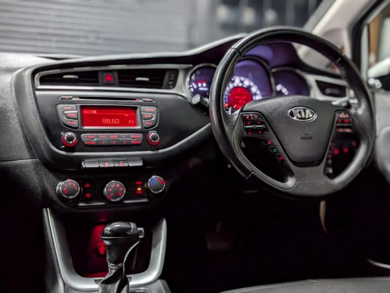 2015 Kia Ceed 1.6 CRDi 2 Hatchback 5dr Diesel DCT Euro 6 (s/s) (134 bhp) HATCHBACK Diesel Automatic