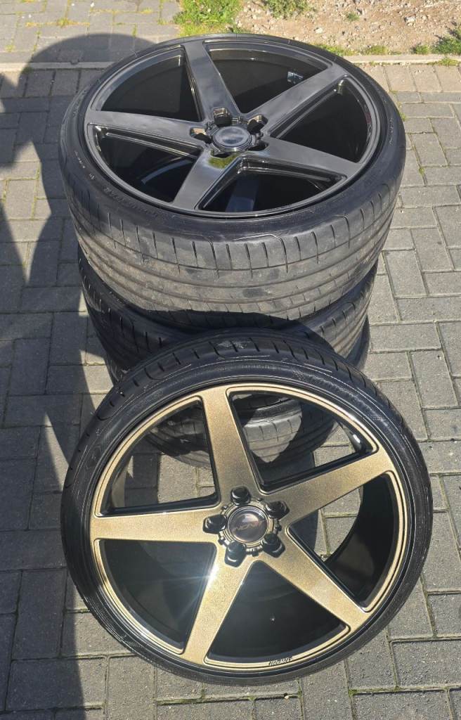 20" INOVIT 18" alloys 5x114.3 with Goodyear Eagle F1 tyres 
