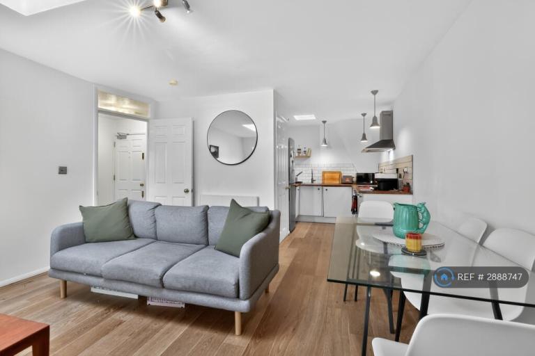 1 bedroom flat in Beaufoy House, London, SW8 (1 bed) (#2888747)
