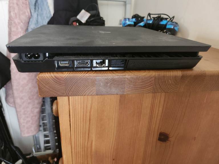Sony PlayStation 4 Console (PS4) with Disc Drive