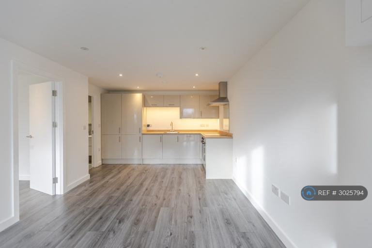 1 bedroom flat in Truro Hill, Penryn, TR10 (1 bed) (#3025794)
