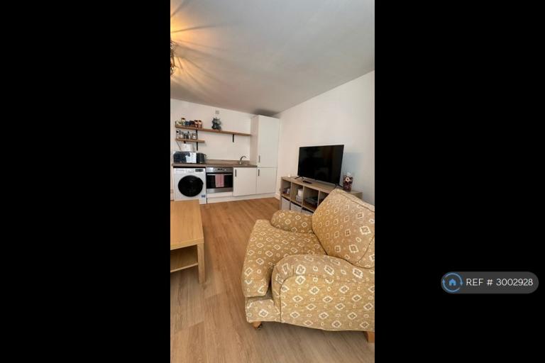 2 bedroom flat in Athelstan Road, Margate, CT9 (2 bed) (#3002928)