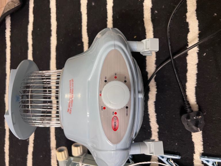 Fast drying heated clothes airer