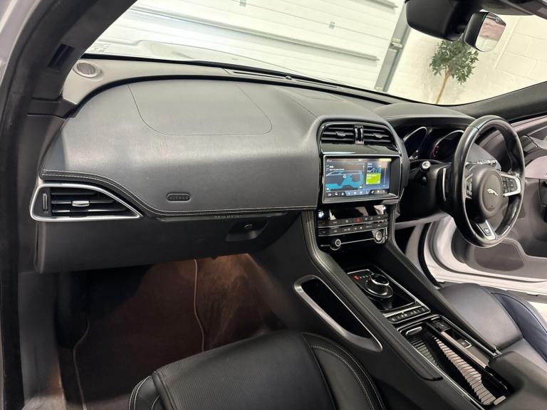 2019 Jaguar F-Pace 2.0 D180 R-Sport SUV 5dr Diesel Auto AWD Euro 6 (s/s) (180 ps) ESTATE Diesel A...