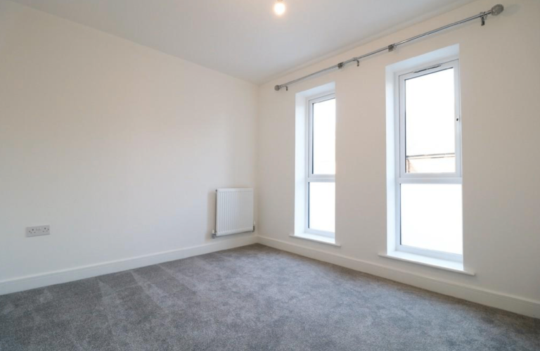 FURNISHED 4 BED SEMI-DETACHED HOUSE | BILLS INCLUDED | AVAILABLE FEB