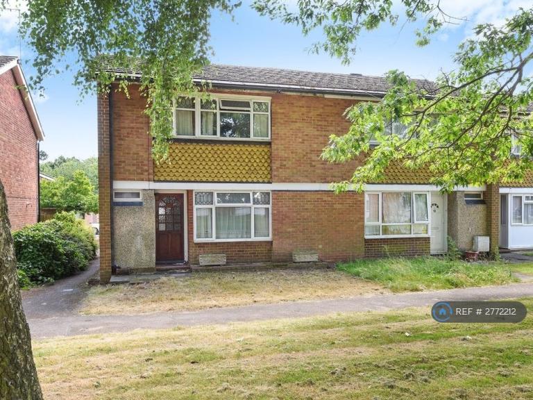4 bedroom house in Beechtree Avenue, Egham, TW20 (4 bed) (#2772212)