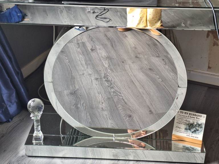 Gorgeous console mirror table