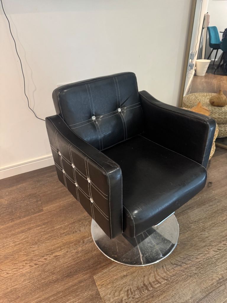 Salon chair