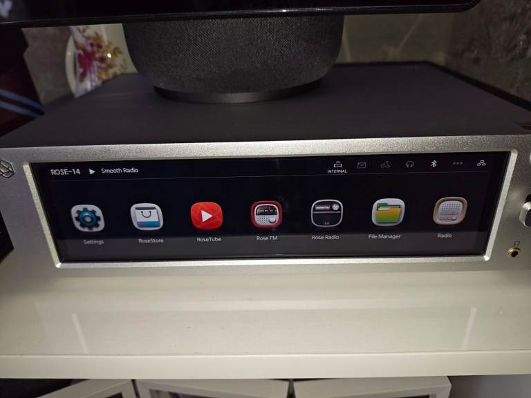 HIFI Network streamer HIFI ROSE RS201e silver with remote and app controlled