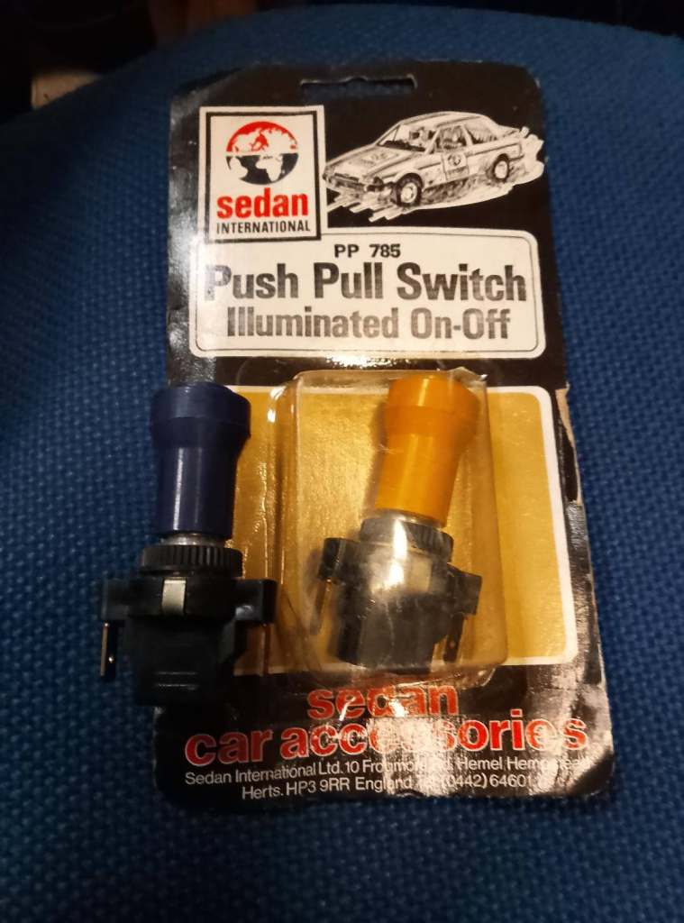 12 VOLT PUSH PULL ILLUMINATED SWITCHES BLUE AND YELLOW AVAILABLE HALF PRICE