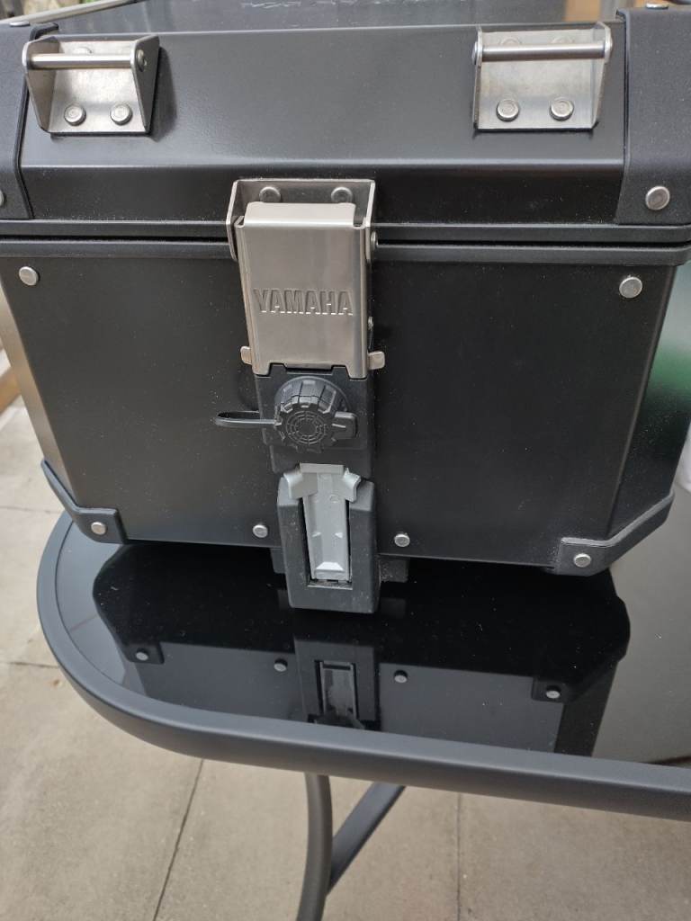 Yamaha Giving top box 42L 
