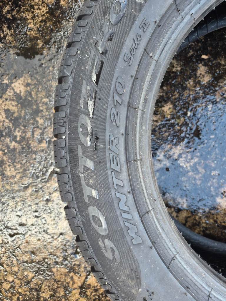 FREE - Pirelli Sotto zero winter tyres 205,60R16