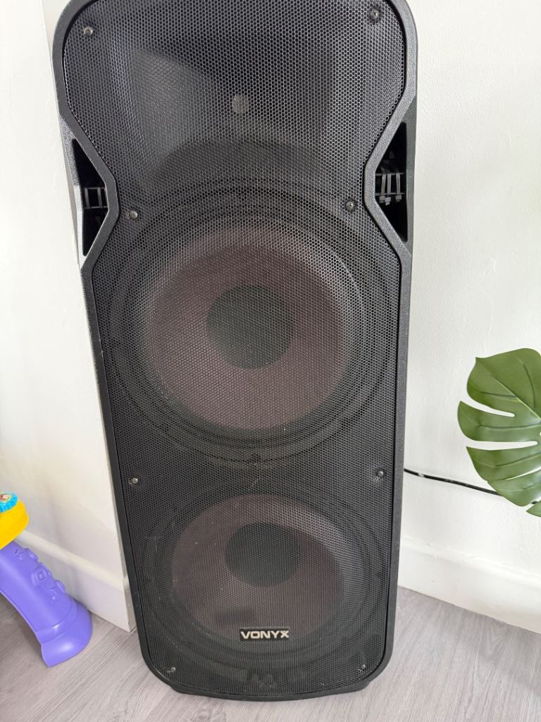 Vonyx Speaker with Media Player - Great Sound, Good Condition