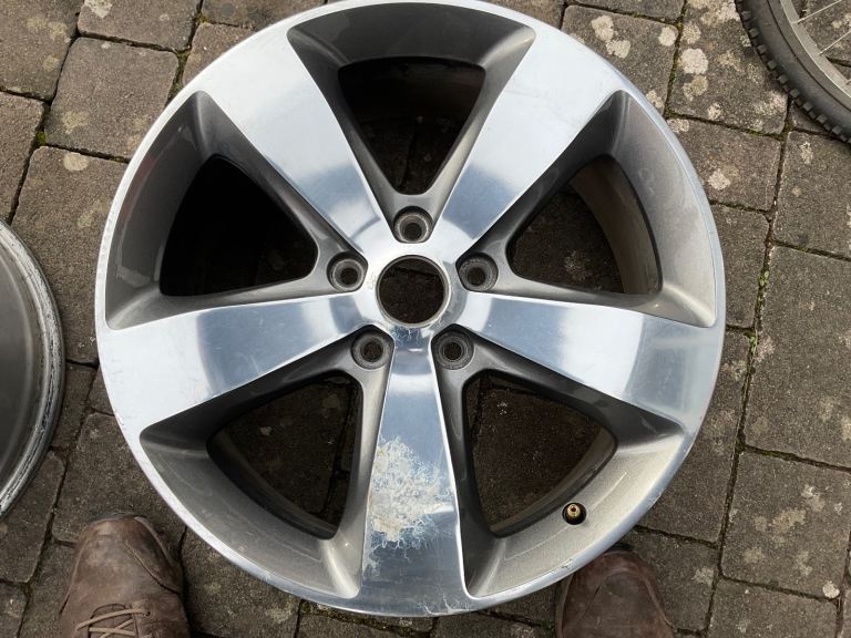 Jeep grand Cherokee overlander alloy wheel 5 stud 