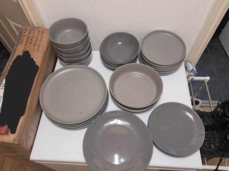 Free plates and bowls