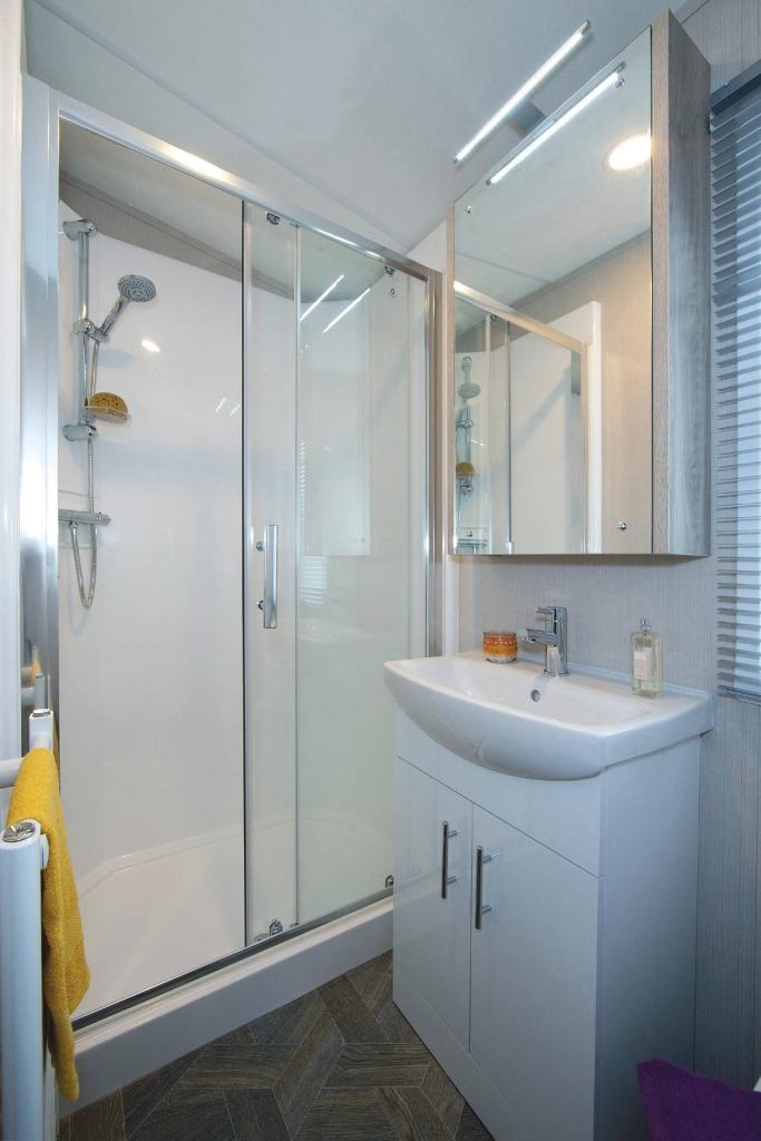 SUPERIOR DELUXE LODGE 40X14 • HIGH SPEC • 2 BED • OFF SITE • £63,000