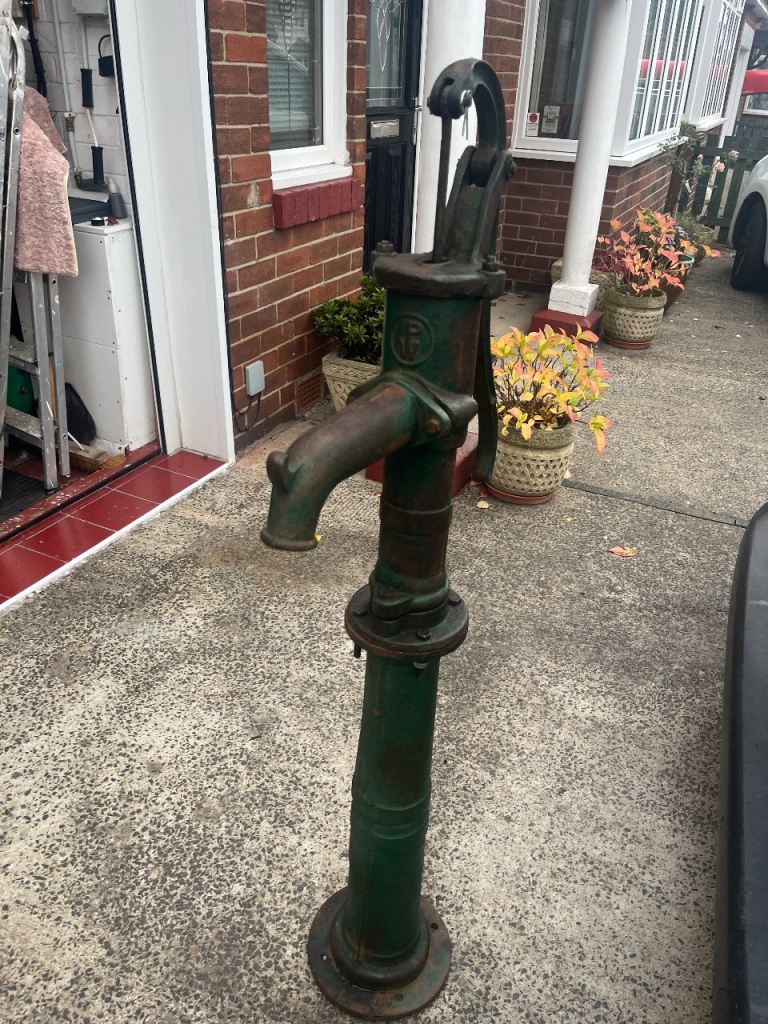 Antique Garden Water Hand Pump 