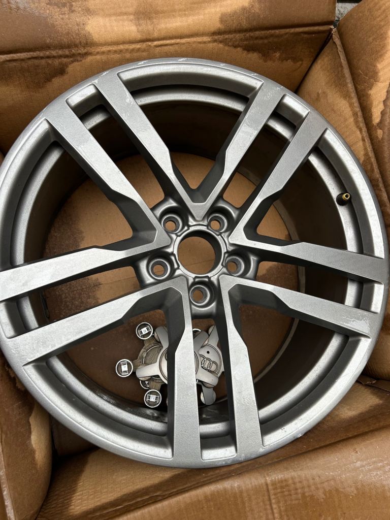 19” Genuine Audi Alloy Wheels – Set of 2 (With Centre Caps)