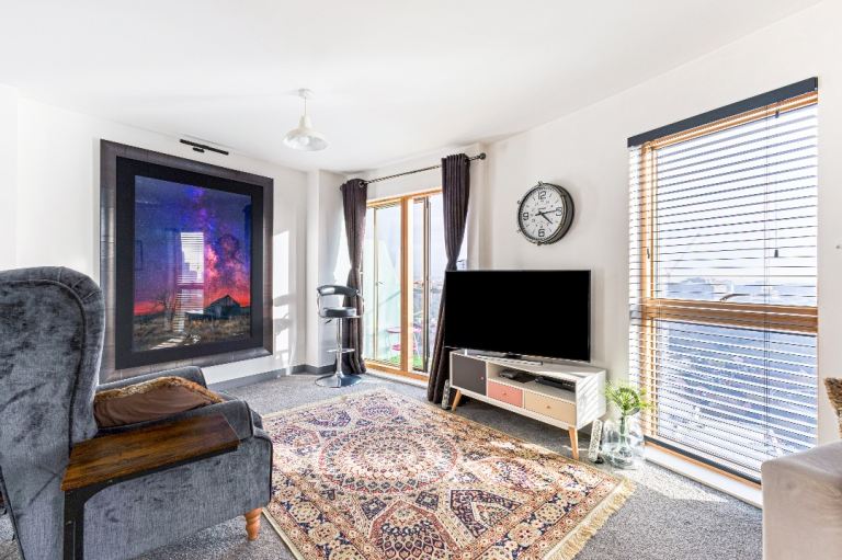 2 floor luxury penthouse apartment for short-term let 1,300 SQ feet. 