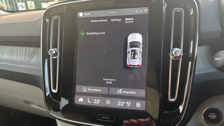  Volvo XC40 2.0 B4 MHEV Ultra Bright DCT Auto Euro 6 (s/s) 5dr Petrol/Electric Hybrid Automatic