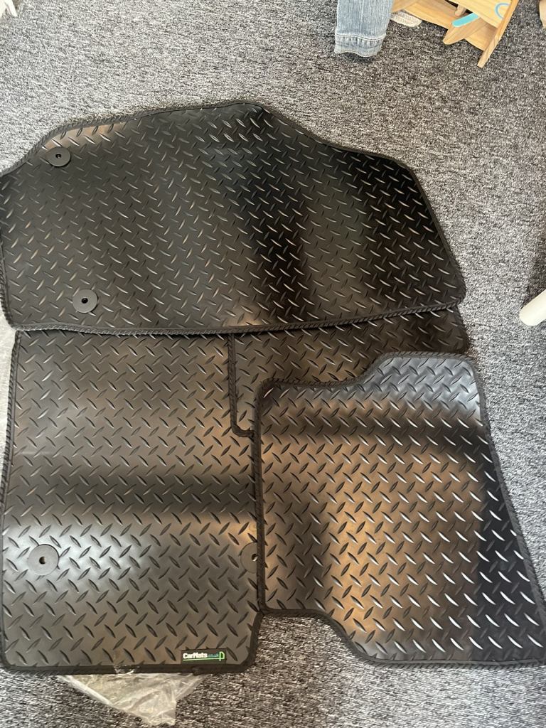 Volkswagen polo Rubber car mats 