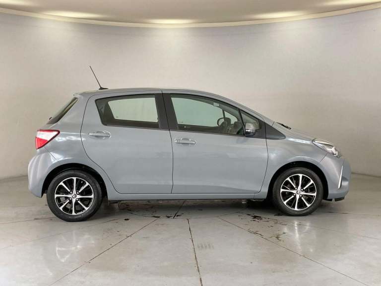 2019 Toyota Yaris 1.5 VVT-i Icon Tech Hatchback 5dr Petrol CVT Euro 6 (111 ps) - SAT NAV + PA HAT...