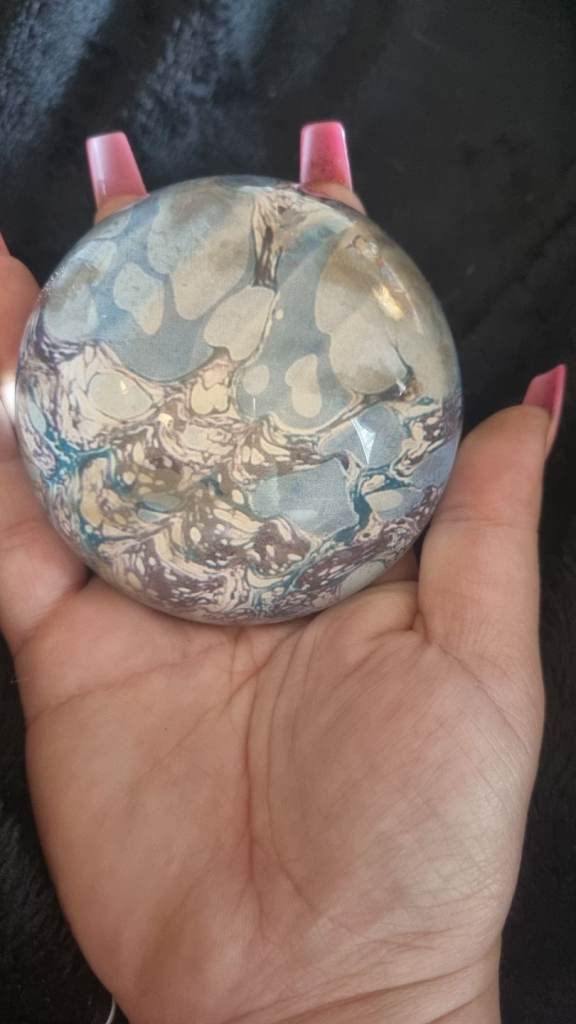 Beautiful dome paper weight 