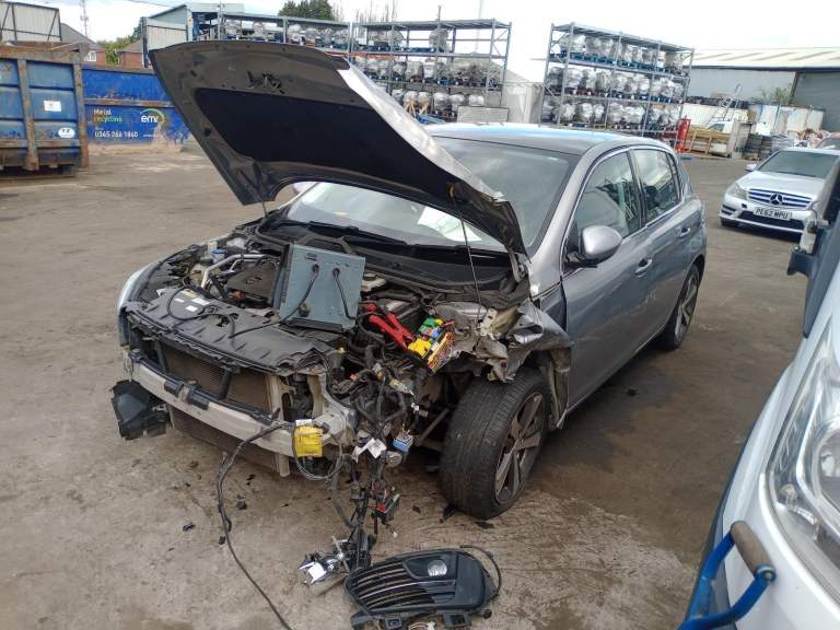 BREAKING PEUGEOT 308 1.5 DIESEL 2018 STOCK NUMBER YY71
