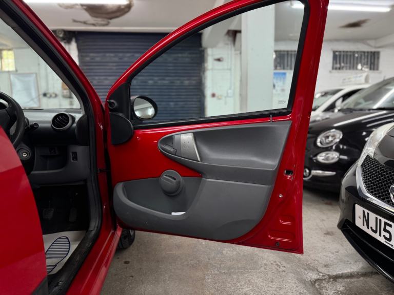 2011 Peugeot 107 1.0 Urban 5dr 2-Tronic HATCHBACK Petrol Automatic