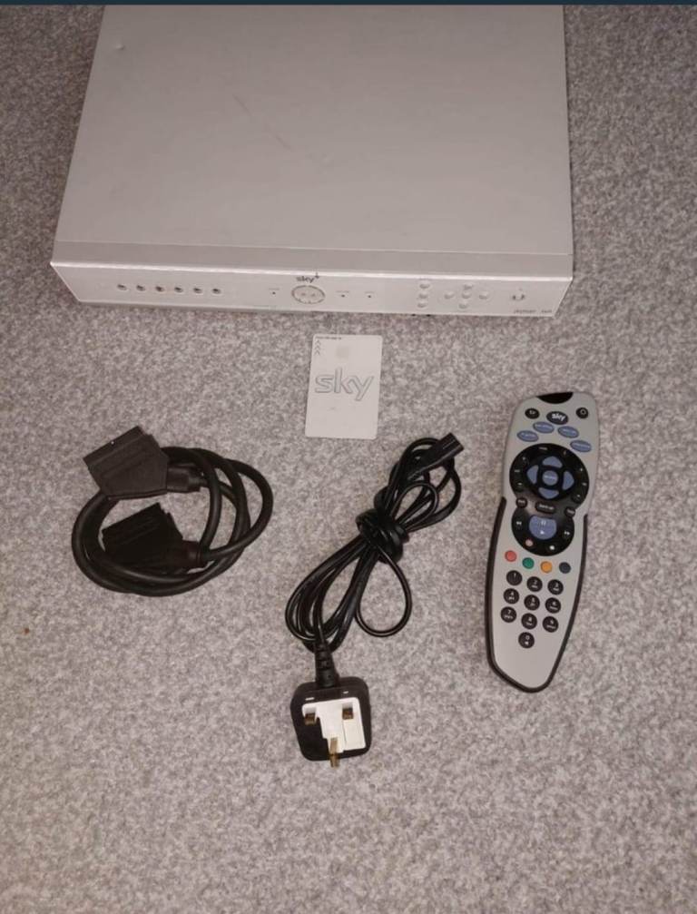 Amstrad Sky + hd box white Satelite Receiver 80GB 