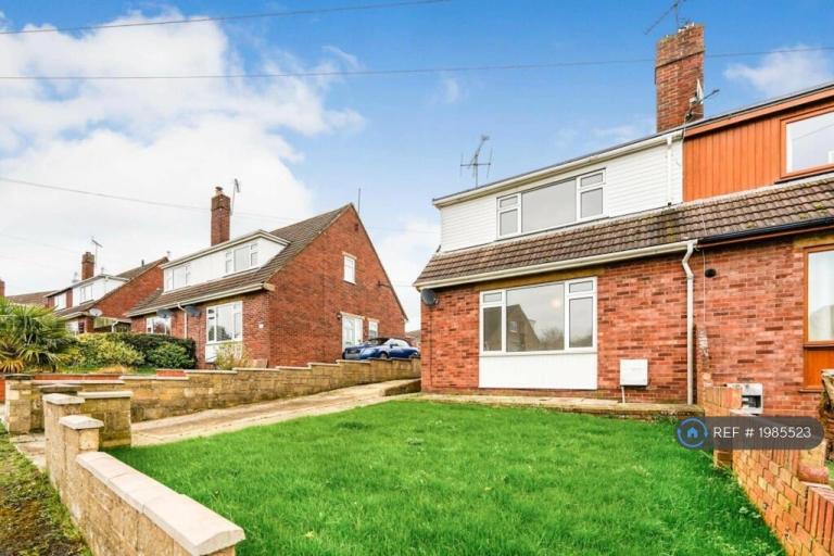 3 bedroom house in Hicks Avenue, Dursley, GL11 (3 bed) (#1985523)