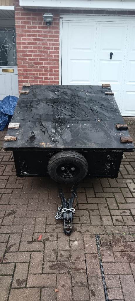 4 x 3 trailer with lid and cargo net