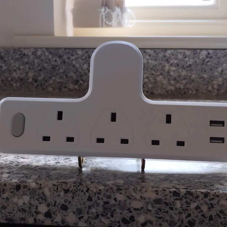 Lomertes Wall Multiplug Adaptor 3 Way Extension with 2 USB 13A 3250W