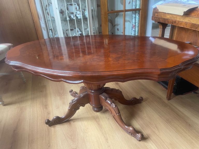 Mahogany Style Pedestal Coffee Table – Good Condition